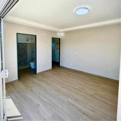 Casa Moderna de Dos Niveles con Vista a las Montañas en Santa Eulalia, Atenas