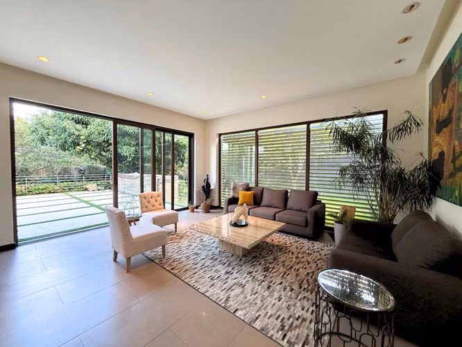 Residencia de Lujo con Piscina Privada y Fire Pit | Santa Ana | US$1.190.000