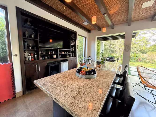 Residencia de Lujo con Piscina Privada y Fire Pit | Santa Ana | US$1.190.000