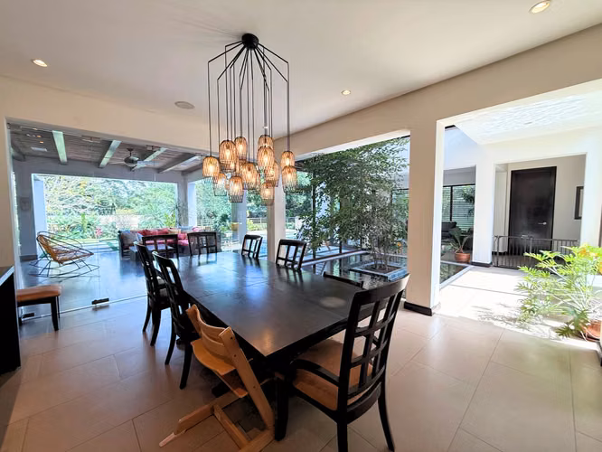 Residencia de Lujo con Piscina Privada y Fire Pit | Santa Ana | US$1.190.000