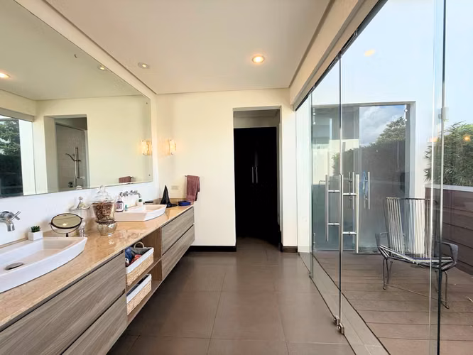 Residencia de Lujo con Piscina Privada y Fire Pit | Santa Ana | US$1.190.000