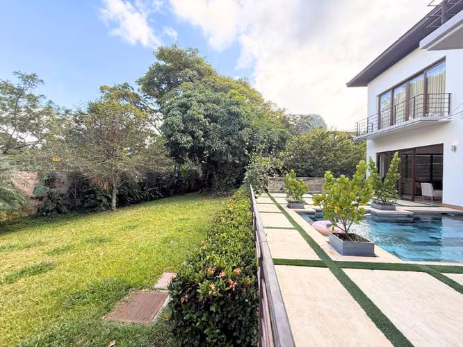 Residencia de Lujo con Piscina Privada y Fire Pit | Santa Ana | US$1.190.000