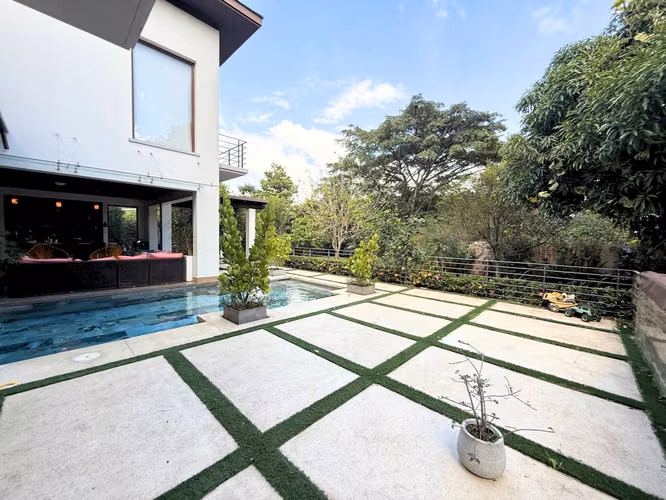 Residencia de Lujo con Piscina Privada y Fire Pit | Santa Ana | US$1.190.000