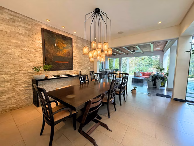 Residencia de Lujo con Piscina Privada y Fire Pit | Santa Ana | US$1.190.000