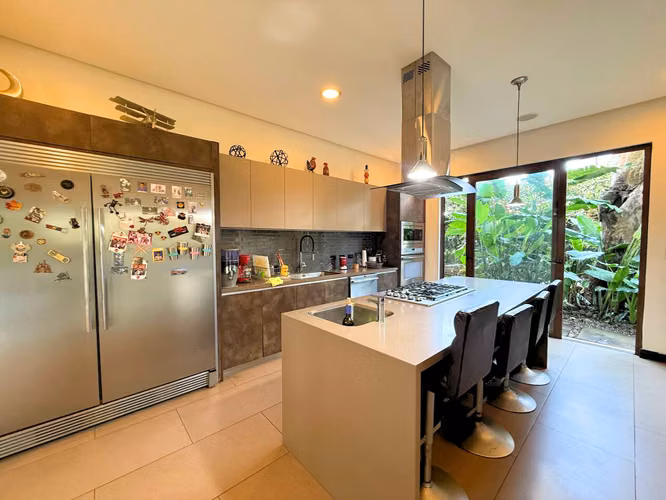 Residencia de Lujo con Piscina Privada y Fire Pit | Santa Ana | US$1.190.000