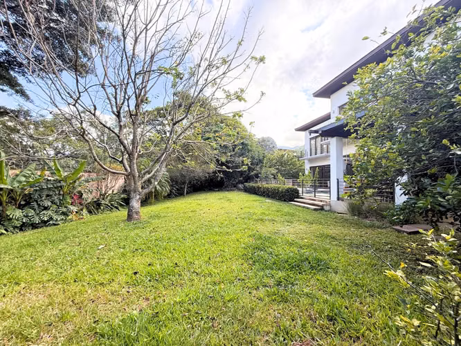 Residencia de Lujo con Piscina Privada y Fire Pit | Santa Ana | US$1.190.000