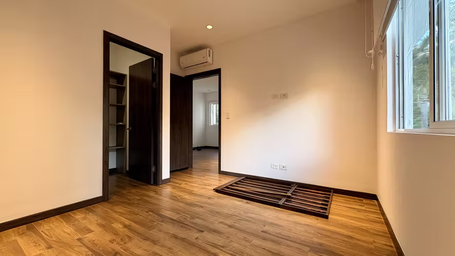 VENTA Casa Escazú Condo Vía Horizonte (ESQUINERA)