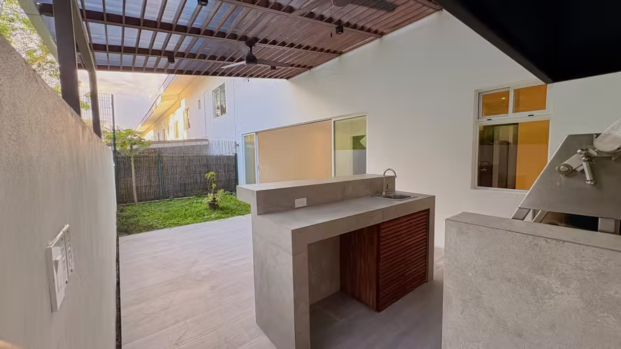 VENTA Casa Escazú Condo Vía Horizonte (ESQUINERA)