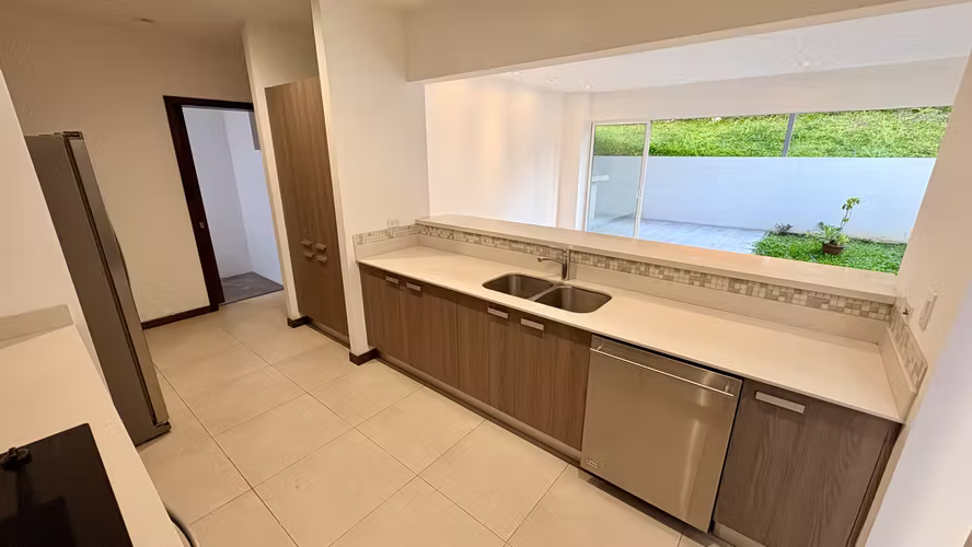 VENTA Casa Escazú Condo Vía Horizonte (ESQUINERA)