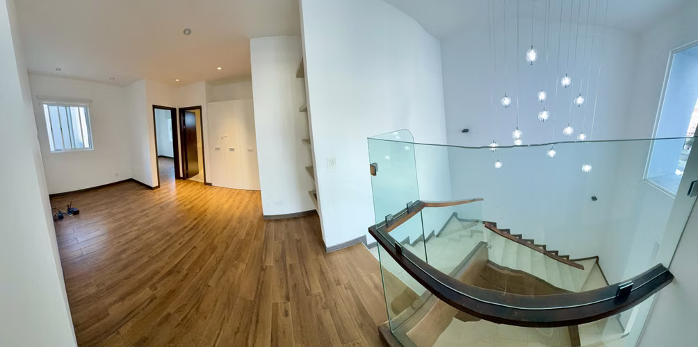 VENTA Casa Escazú Condo Vía Horizonte (ESQUINERA)