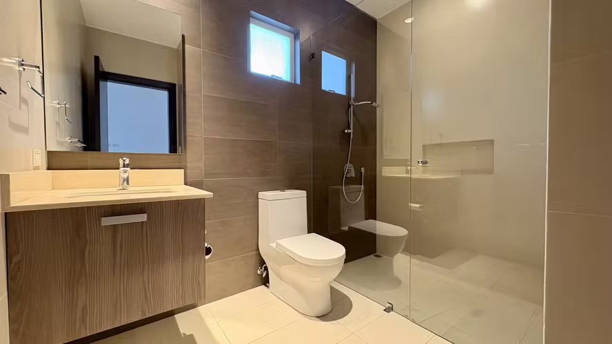 VENTA Casa Escazú Condo Vía Horizonte (ESQUINERA)