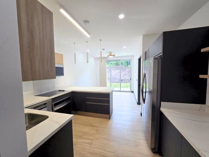 Apartamento Nuevo en Santa Ana | Jardín Privado | 1 Habitación con A/C - Imagen 10