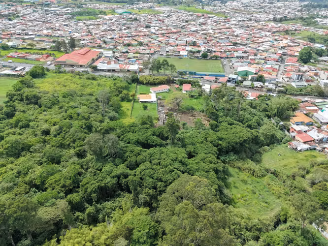 EXCLUSIVA PROPIEDAD EN VENTA EN CARTAGO 4,600 m² UBICACIÓN PRIVILEGIADA GRAN POTENCIAL DE DESARROLLO