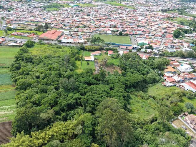 EXCLUSIVA PROPIEDAD EN VENTA EN CARTAGO 4,600 m² UBICACIÓN PRIVILEGIADA GRAN POTENCIAL DE DESARROLLO