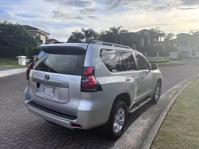 2022 Toyota Prado - Imagen 6