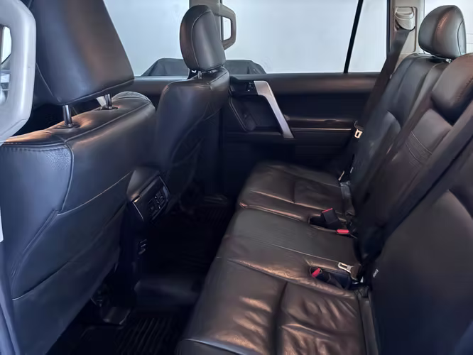 2022 Toyota Prado - Imagen 11