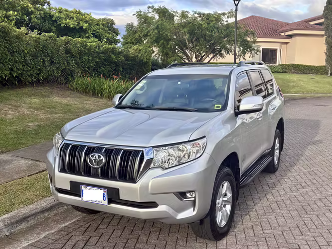 2022 Toyota Prado - Imagen 3