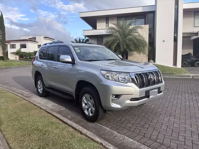 2022 Toyota Prado - Imagen 7