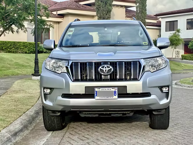 2022 Toyota Prado - Imagen 4