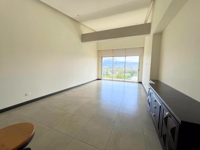 Apartamento Tipo Casa en Guachipelín | 191 m² | Venta o Alquiler