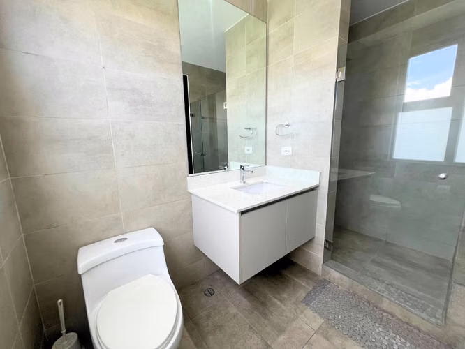 Apartamento Tipo Casa en Guachipelín | 191 m² | Venta o Alquiler