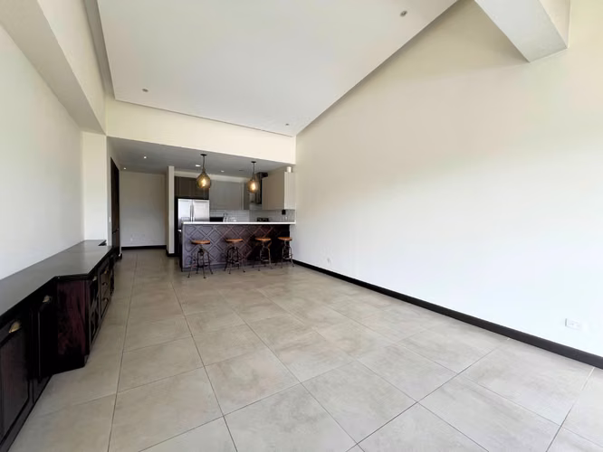 Apartamento Tipo Casa en Guachipelín | 191 m² | Venta o Alquiler