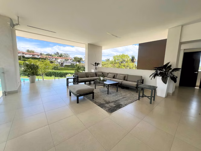 Apartamento Tipo Casa en Guachipelín | 191 m² | Venta o Alquiler
