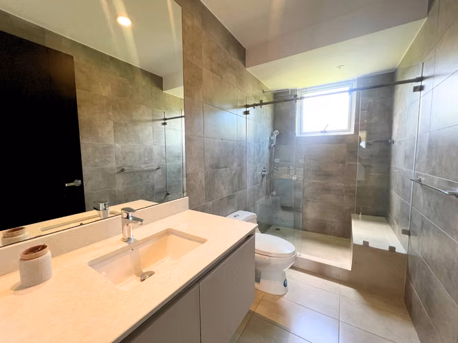 Apartamento Tipo Casa en Guachipelín | 191 m² | Venta o Alquiler