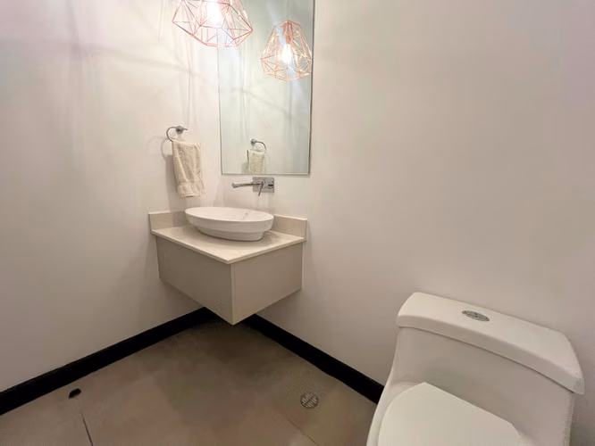 Apartamento Tipo Casa en Guachipelín | 191 m² | Venta o Alquiler