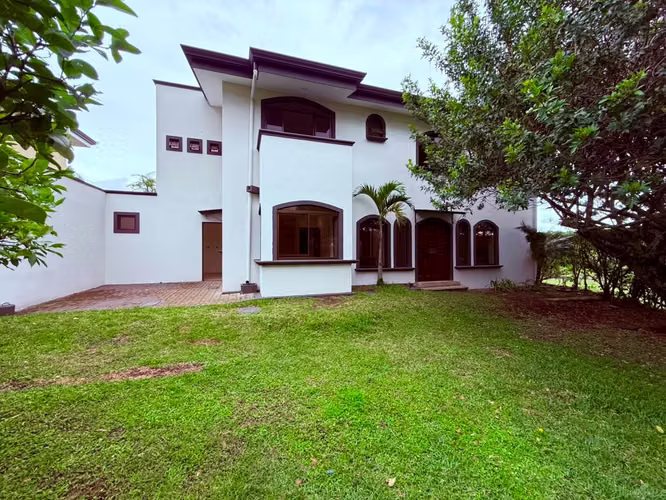 Casa en Tres Ríos/condominio-Santa Lucia