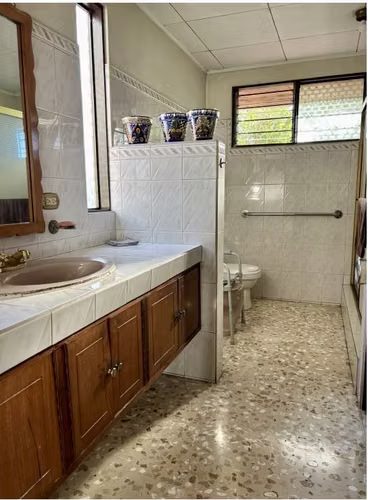 Casa en Curridabat/uso de suelo mixto-5 habitaciones