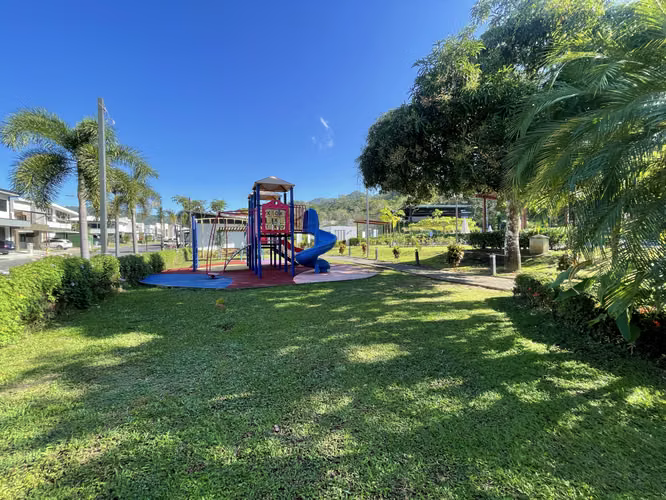 Alquiler de Casa Amueblada en Condominio Arenas