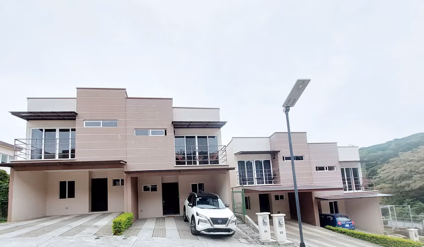 Venta casa con acabados modernos, terraza y patio Ciudad Colón