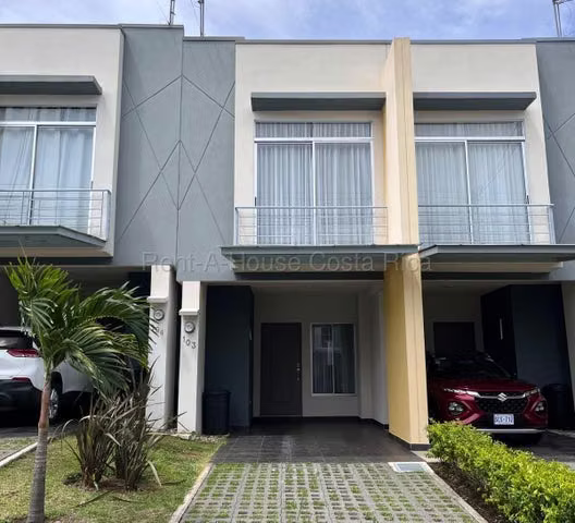 SE VENDE CASA EN CONDOMINIO SAN PABLO HEREDIA esh