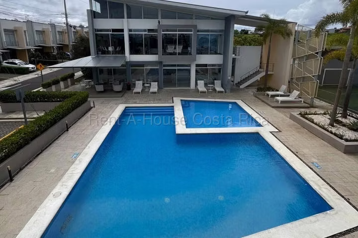 SE VENDE CASA EN CONDOMINIO SAN PABLO HEREDIA esh