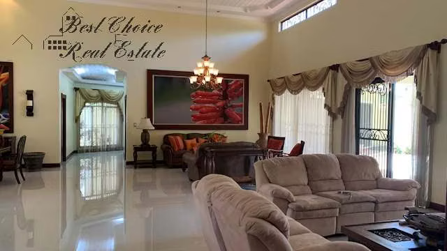 Venta de Casa en Heredia Ciudad Cariari | Piscina, Jacuzzi, 4 Suites y Precio Rebajado