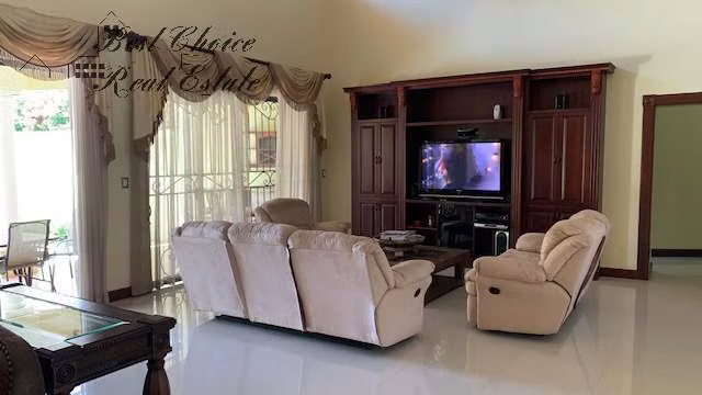 Venta de Casa en Heredia Ciudad Cariari | Piscina, Jacuzzi, 4 Suites y Precio Rebajado