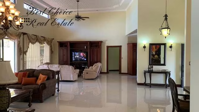 Venta de Casa en Heredia Ciudad Cariari | Piscina, Jacuzzi, 4 Suites y Precio Rebajado