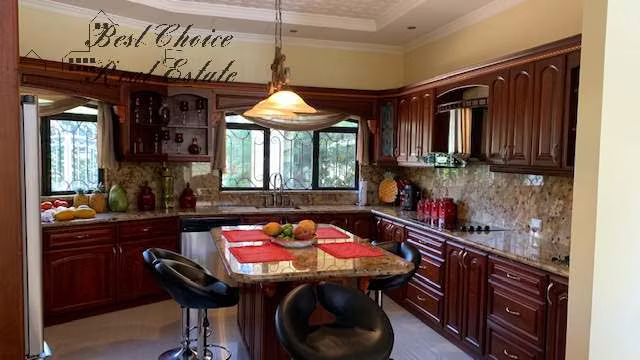 Venta de Casa en Heredia Ciudad Cariari | Piscina, Jacuzzi, 4 Suites y Precio Rebajado