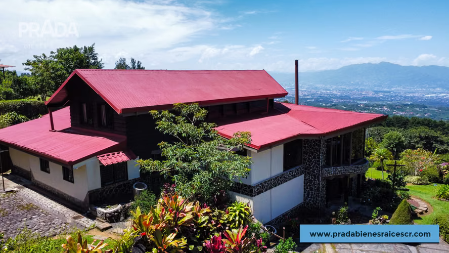 Casa con terreno en venta uso comercial en Santa Bárbara de Heredia