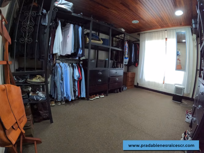 Casa con terreno en venta uso comercial en Santa Bárbara de Heredia
