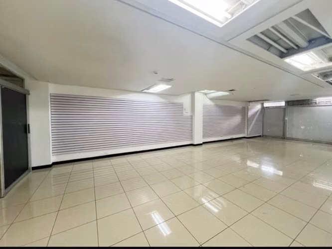 Alquiler de Local  u Oficina en Paseo Colón-Entrega inmediata