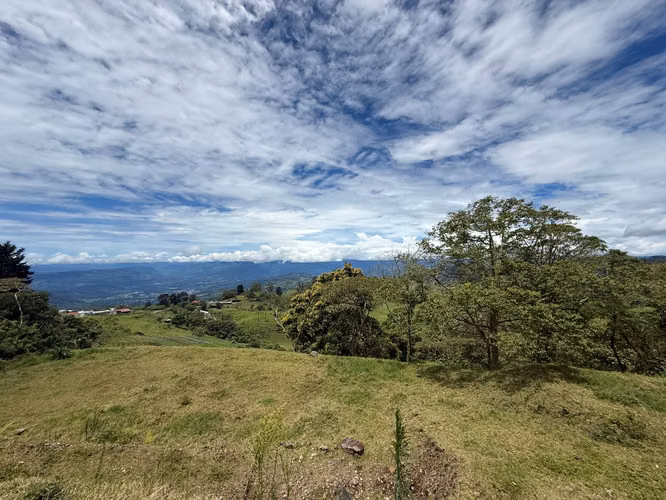 Venta de Terreno en La Pastora, Santa Cruz de Turrialba