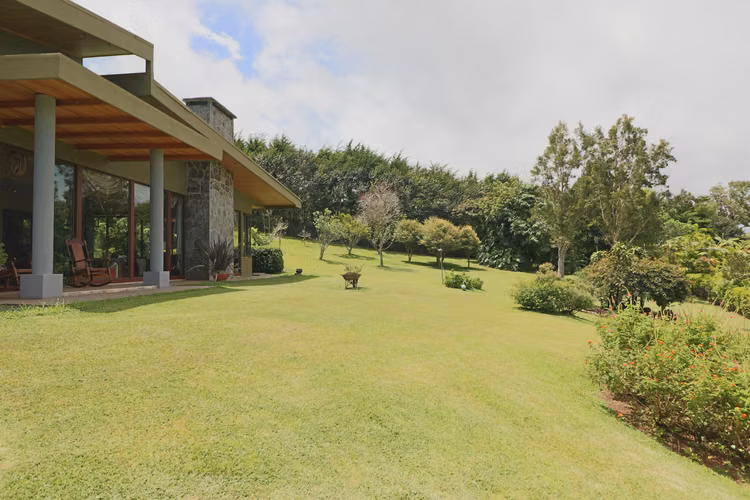 SE VENDE QUINTA rodeada de naturaleza en San Isidro de Heredia SPM - Imagen 20