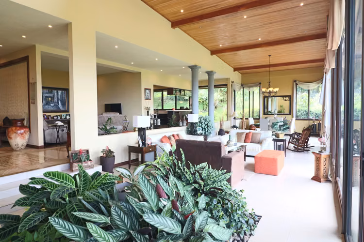 SE VENDE QUINTA rodeada de naturaleza en San Isidro de Heredia SPM - Imagen 6