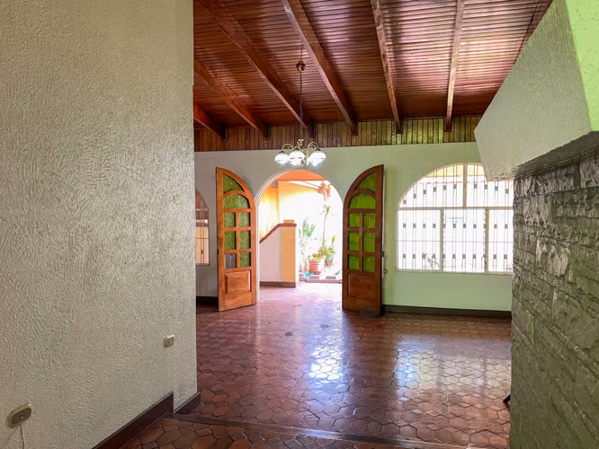 Local Comercial en San Vicente de Moravia | Amplios Espacios y 4 Parqueos - Imagen 6