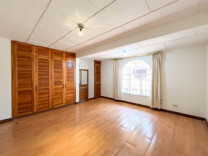 Local Comercial en San Vicente de Moravia | Amplios Espacios y 4 Parqueos - Imagen 8