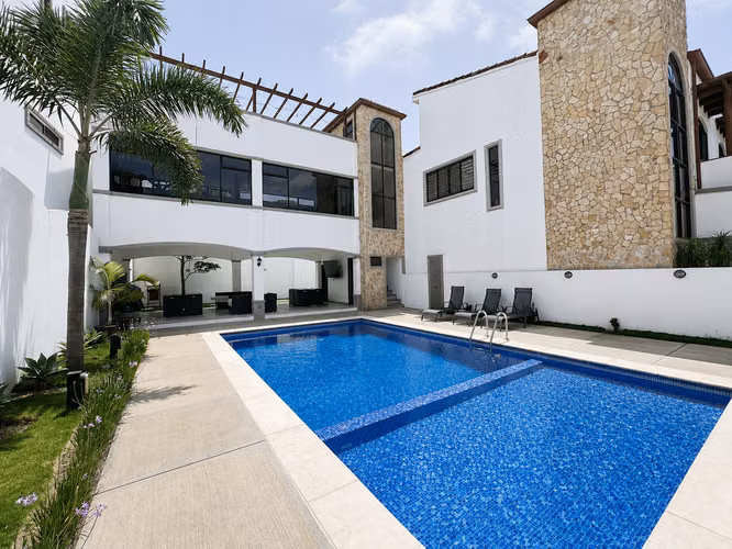 Alquiler de apartamento en Santa Ana. 2 Habitaciones. Con línea blanca. ¡Amenidades!