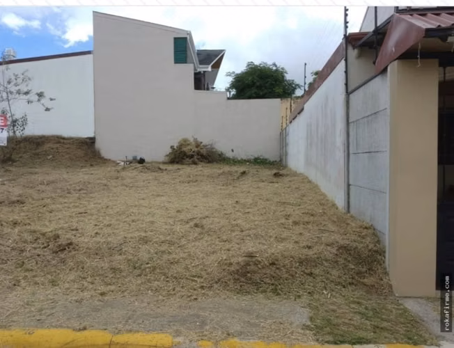 SE VENDE LOTE EN RESIDENCIAL BELLO VERDE EN SAN RAFAEL DE HEREDIA