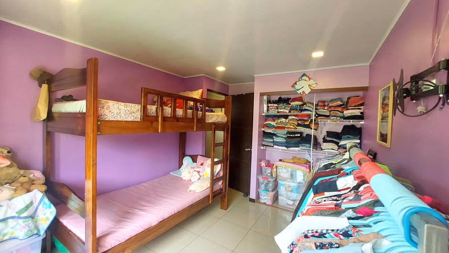 Casa en Venta en Santa Ana Centro – 1 NIVEL- Diseño Moderno y Sostenible con 5 Habitaciones